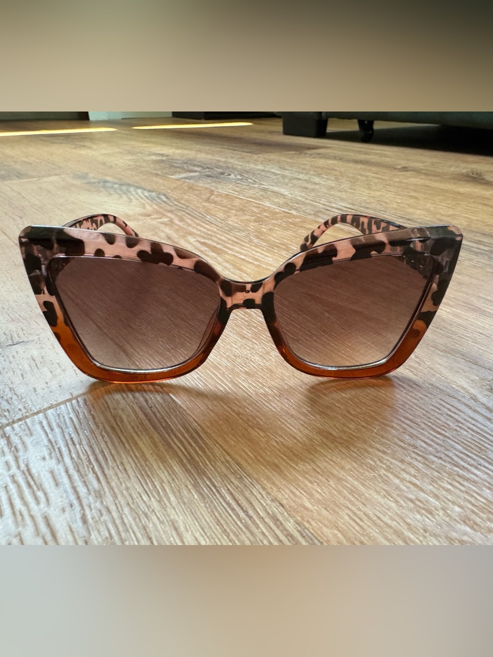 Tortoiseshell Cat-Eye Sunglasses for Women - Brown Gradient Lenses